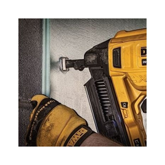 Dewalt DCN890P2 18V/20V Cordless Concrete Nailer / Nail Gun Kit