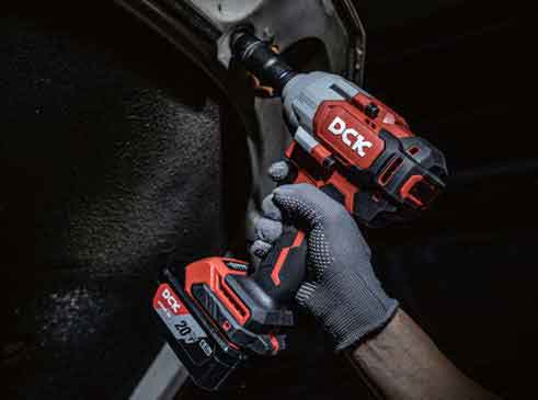 DCK KDPB698 (FK) Cordless Impact Wrench 1/2" Dr. 698Nm 20V (Kit)